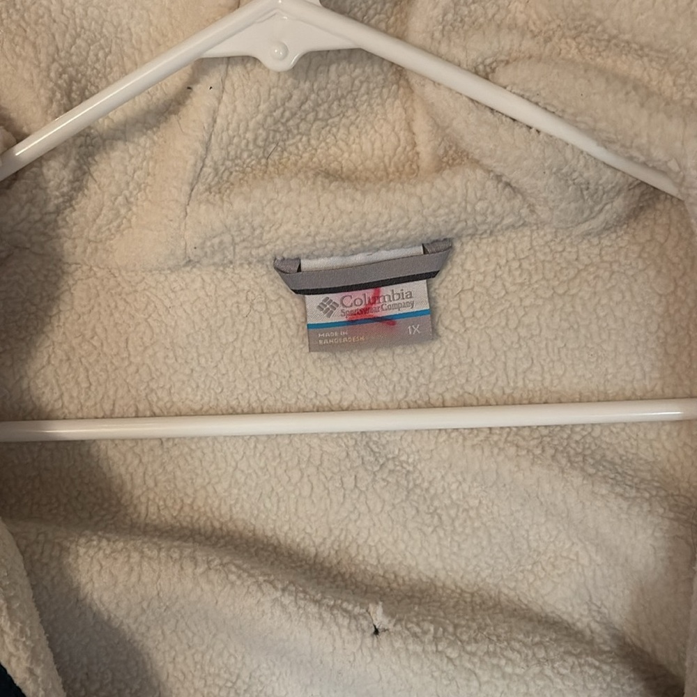 Columbia forest green Performance Jacket with Hood and Insulation - Picture 2 of 3